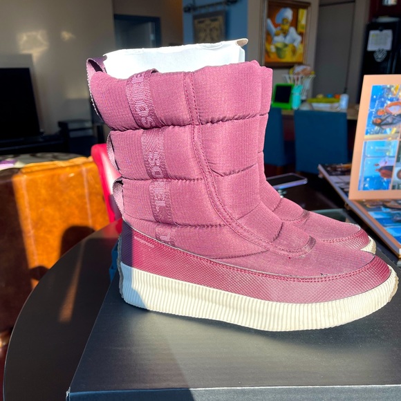 Out and about puffy mid boots! - Picture 2 of 3